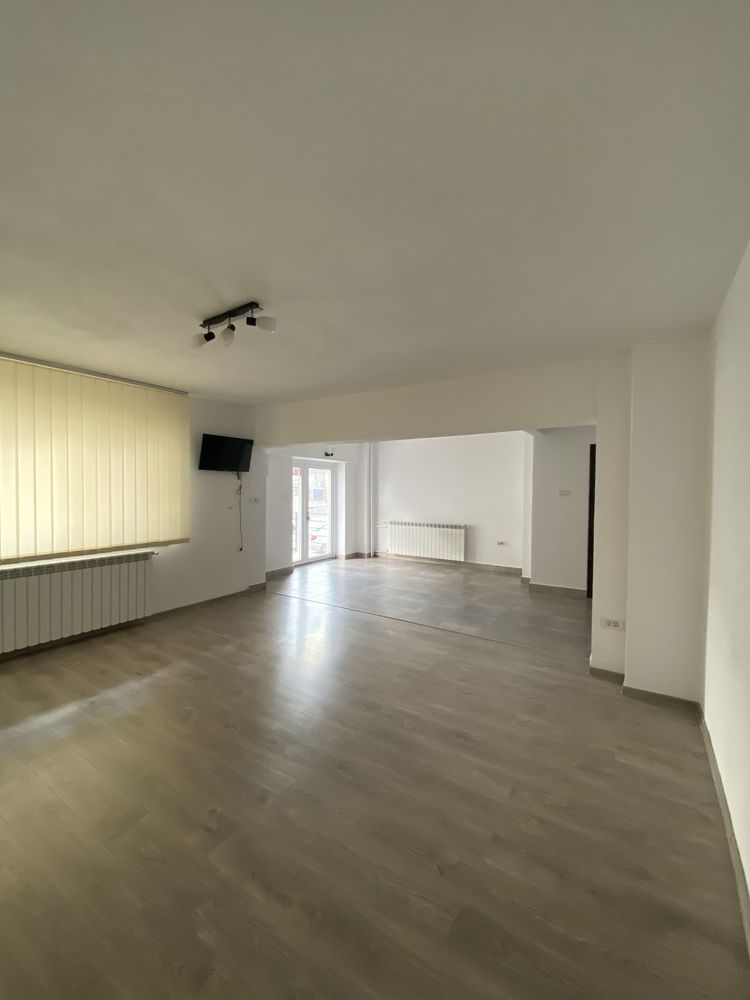 Inchiriez/vand spatiu comercial 75 mp Calimanesti