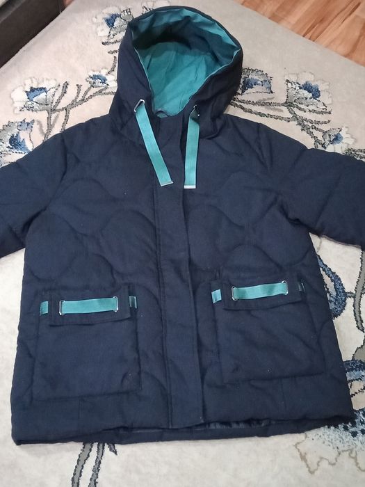 Продам куртку на девочку подростковую