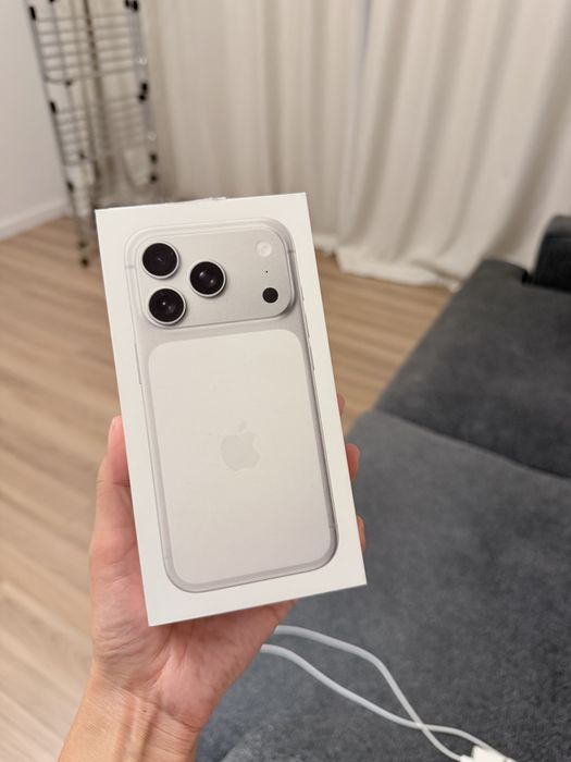 Продам Iphone 17 pro 256 МВ с гарантией, купленный в Технодоме