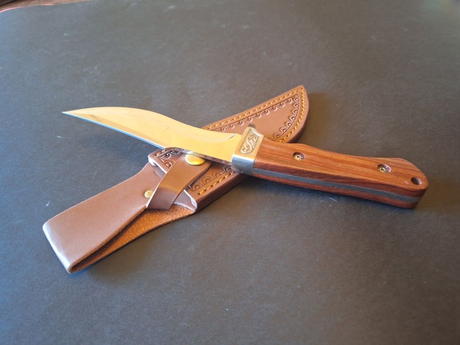 Ловен нож с кожена кания