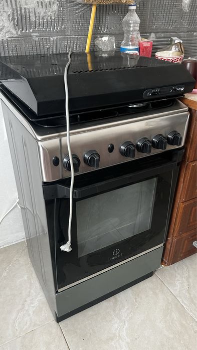 Газовка + вытяжка, в хорошем состоянии