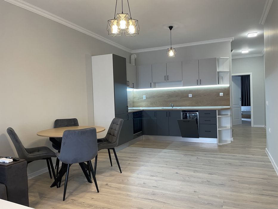 Дава се под наем Тристаен апартамент в Бургас, Изгрев - 103 кв.м за 816 € - Снимка #5