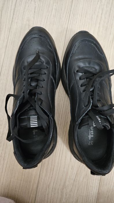 Кроссовки женские