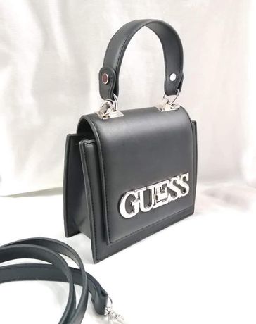 Дамска чанта и раница Guess