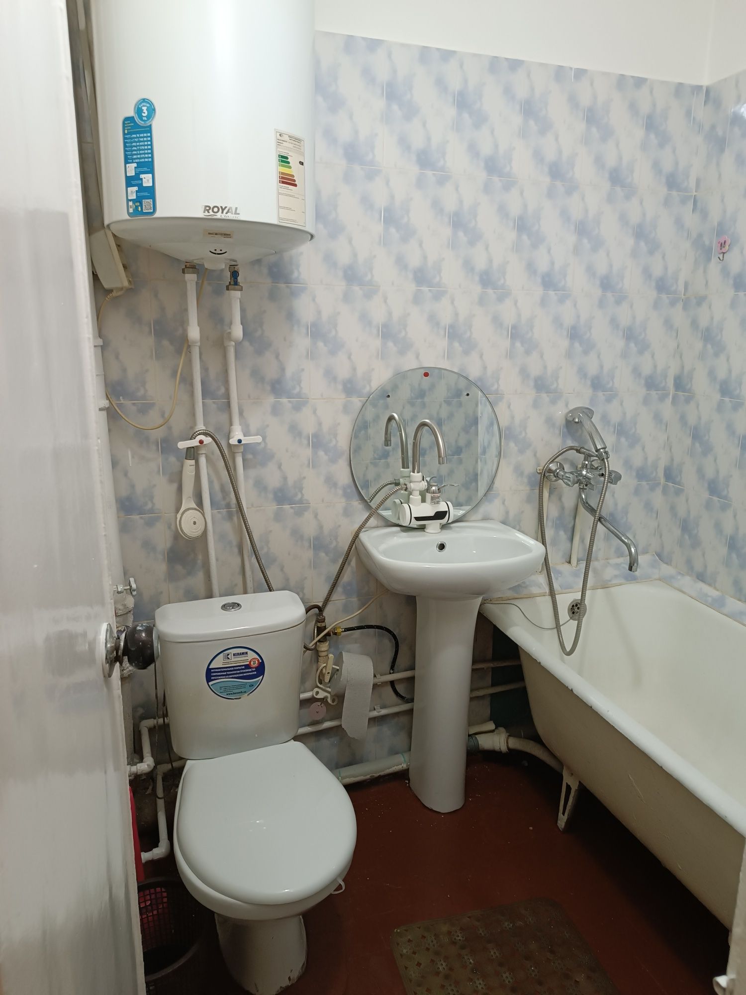 Продается 2-х комнатная квартира. Район Октябрь. Цена 34000 y.e