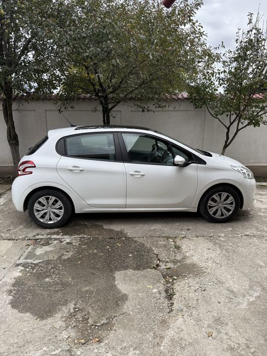 Peugeot 208 panoramic