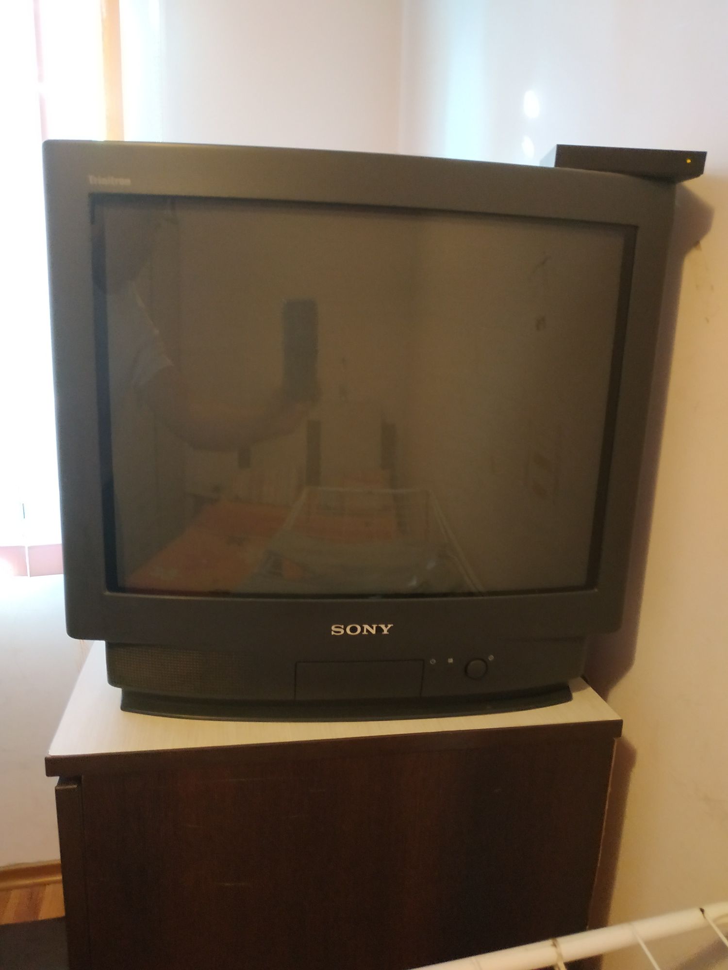 Продавам телевизор Sony Trinitron