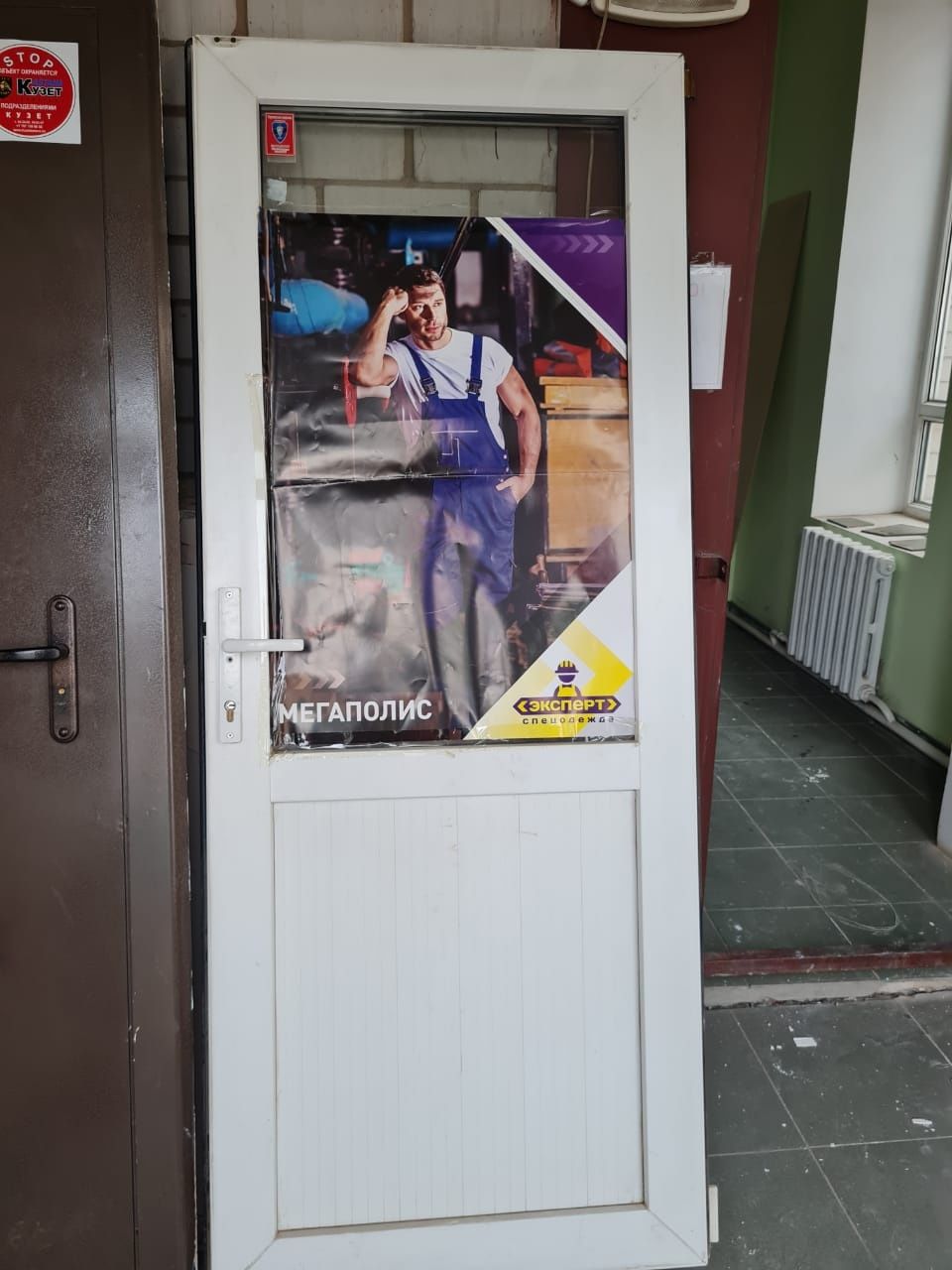 Продам металлическую дверь, пластиковую  дверь