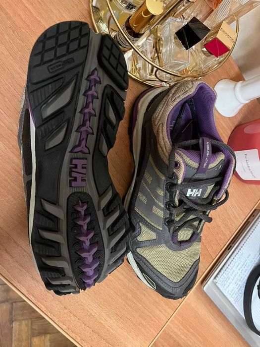 Качественная обувьженская для спорта и отдыха.