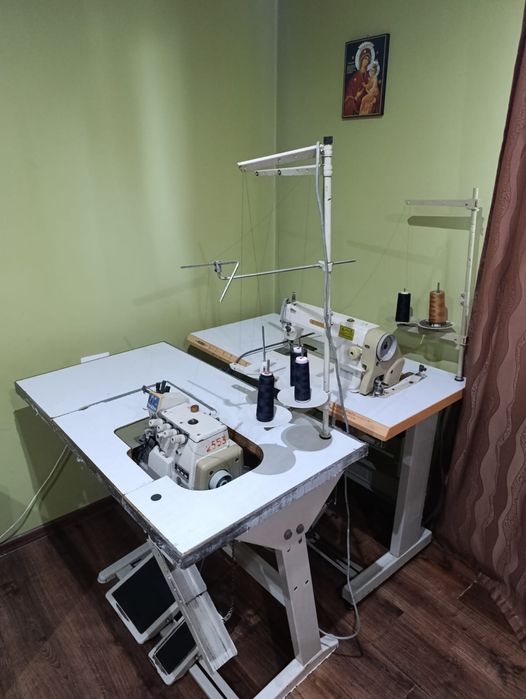 Mașină de cusut profesionala si mașină de surfilat Stare impecabila