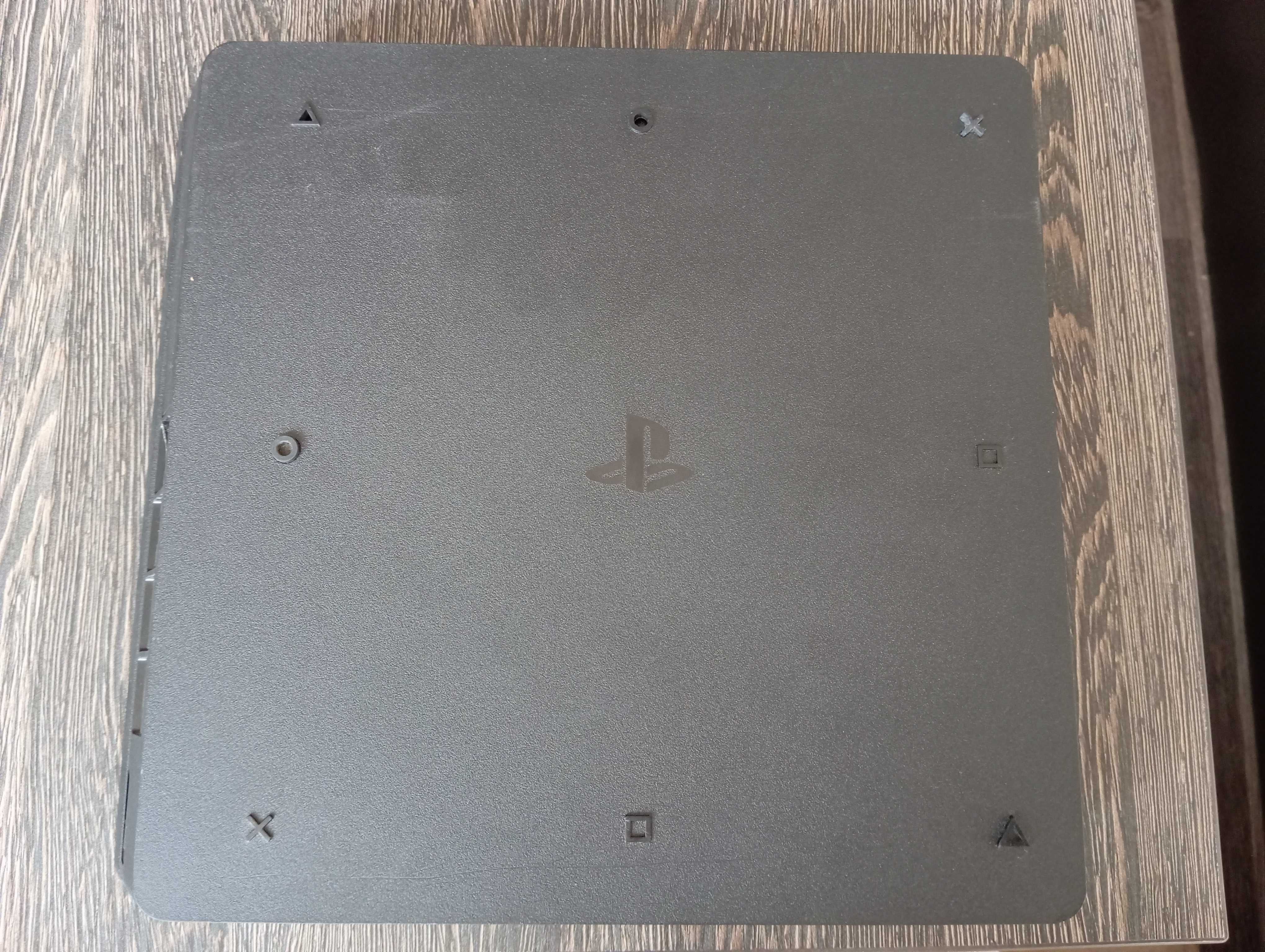 PlayStation 4 Slim черен цвят