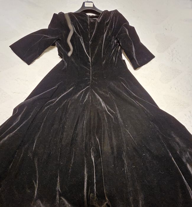 Rochie de catifea cu detaliu mărgelele și tüll