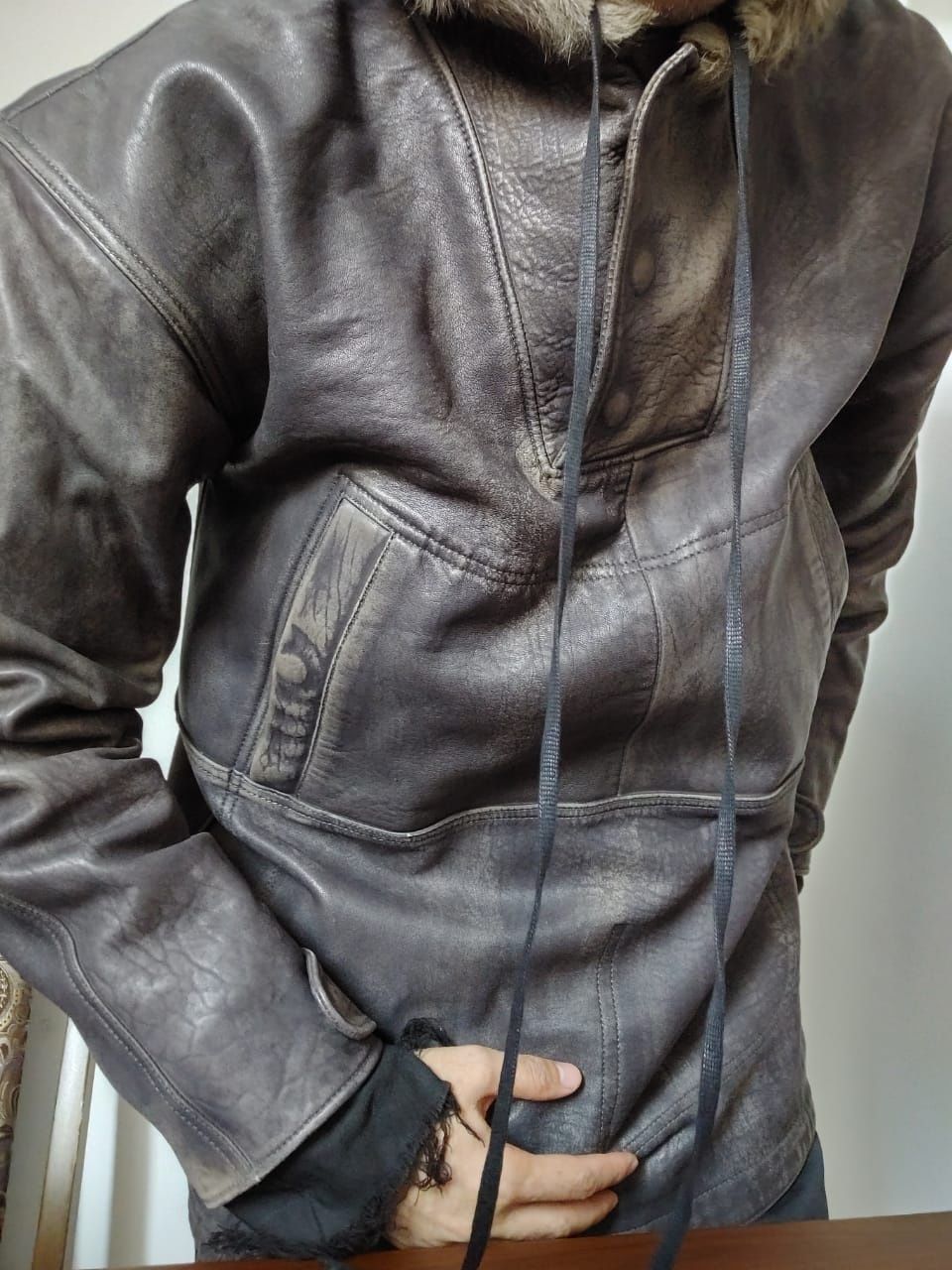 Дизайнерская премиум кожаная куртка Ainur Turisbek кожаным капюшоном