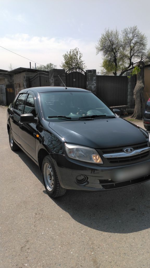 Lada Granta Black.