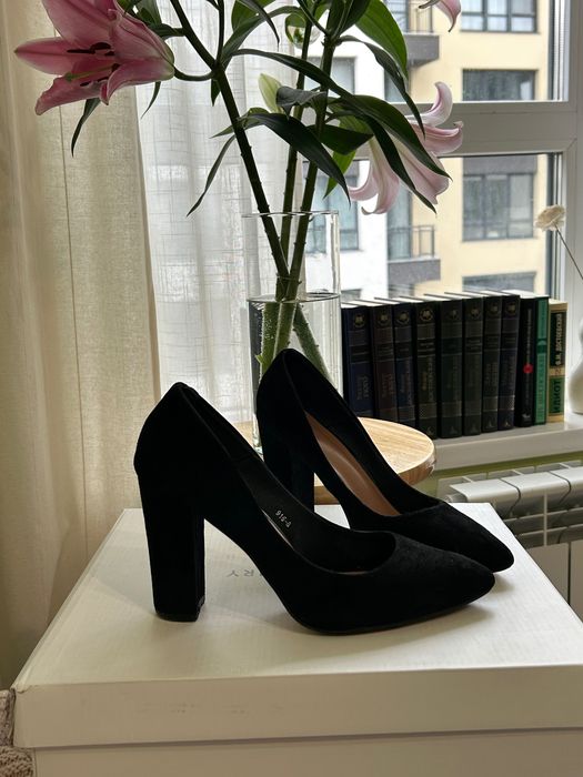 Дамски обувки на ток – номер 38, велур