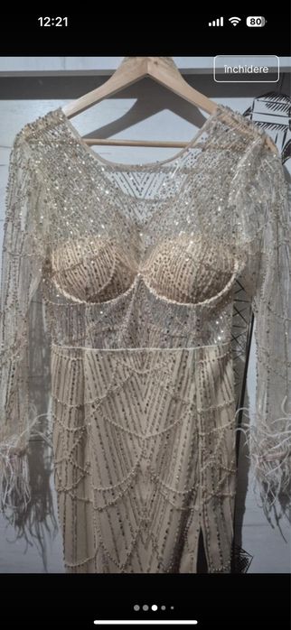 Rochie facuta pe coamanda