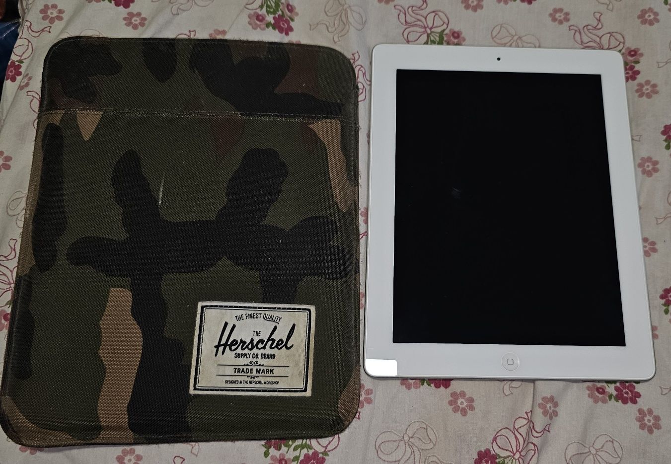 Apple iPad generatia a 3a, model A1416, 16GB + husa