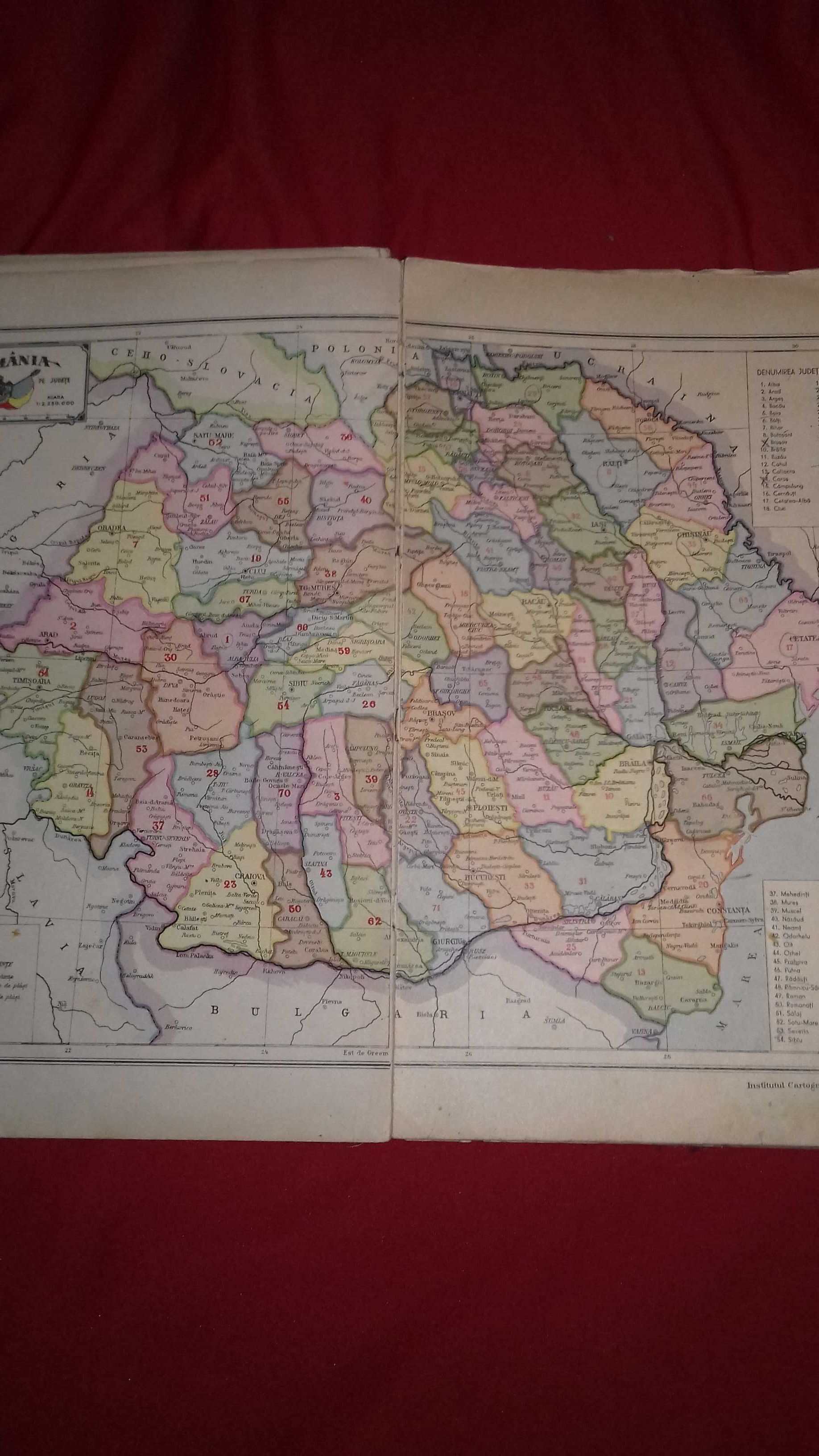 Atlas geografic 1935 impreuna cu serie de carti despre monarhia romana