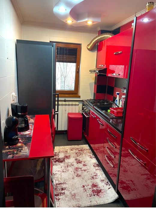 Inchiriez in regim hotelier apartament 3 camere