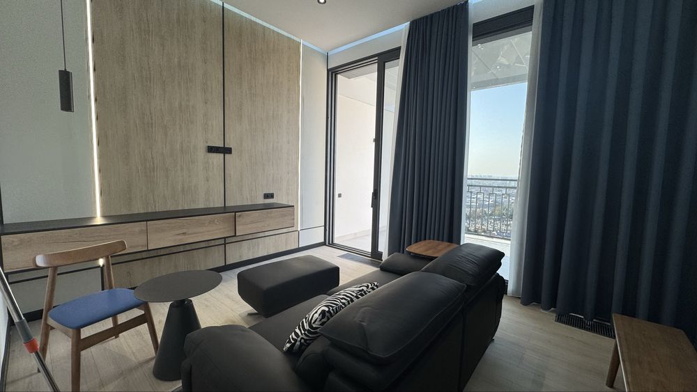 Продается квартира с терассой в центре города дружба камолон