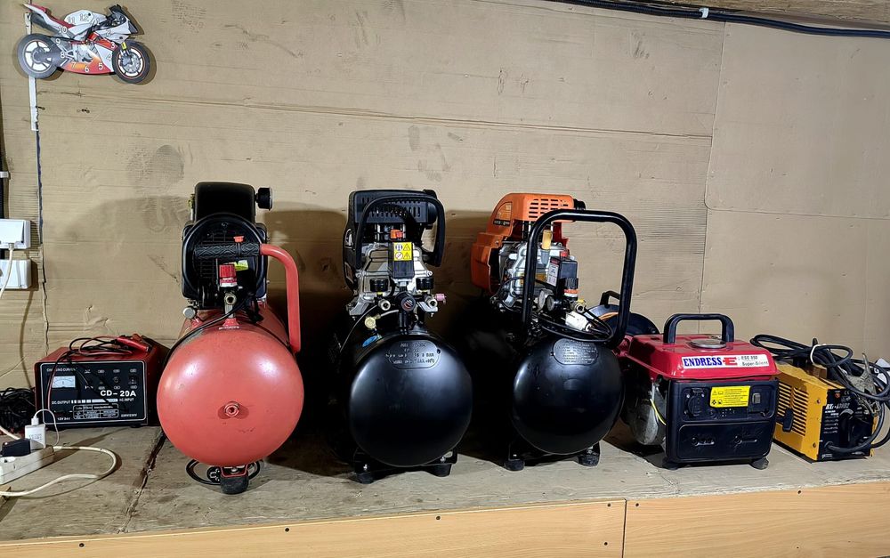 Vând compresoare de 50 și 60 de L absolut impecabile. Prețuri neg.