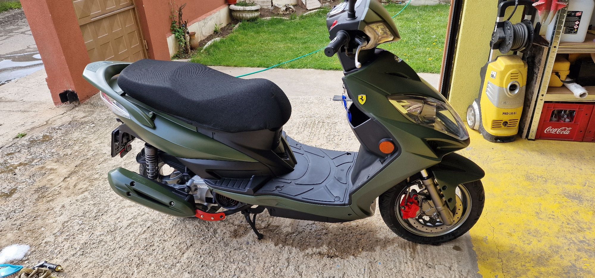 Скутер kymco muvies 125i топ състояние, като нов