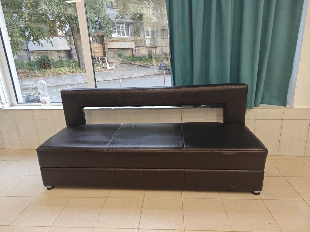 Продавам кожен диван