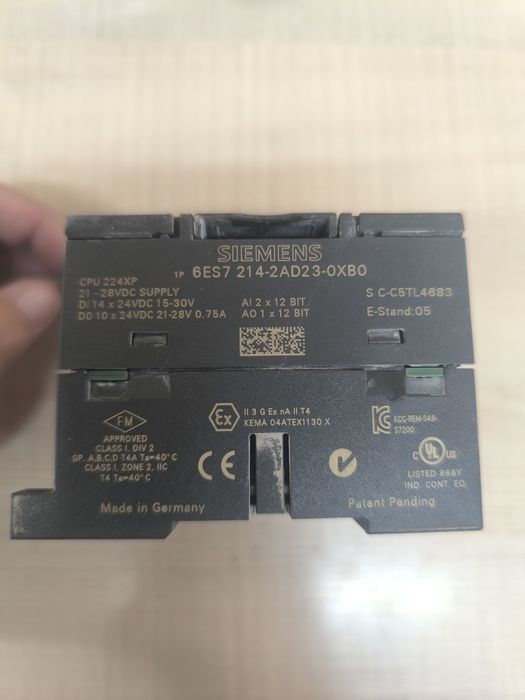 Програмируемый логическии контроллер  Siemens S7-200