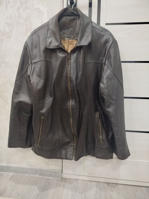 Мужское кожаные куртка в отличном состоянии.  Американские авиа пилот.
