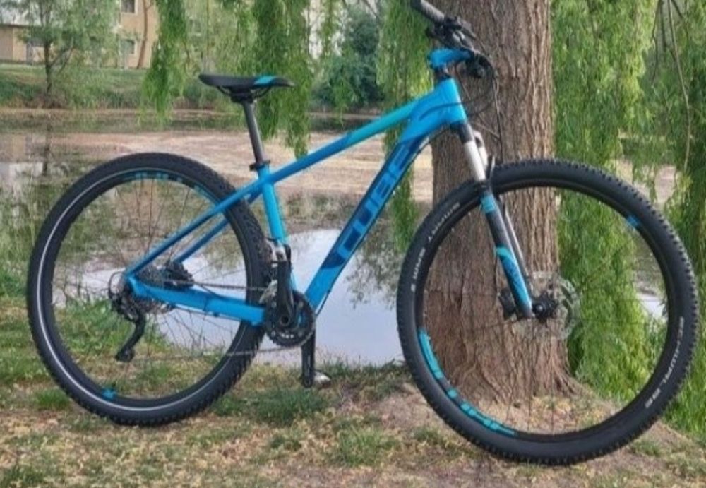 Bicicleta Cube roti R28