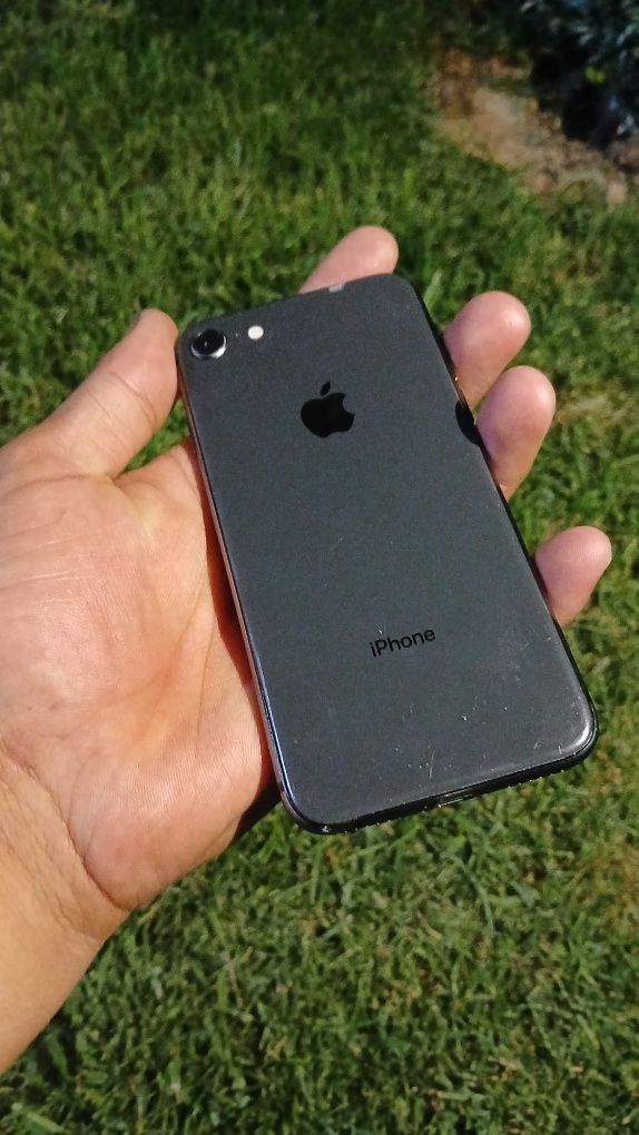 Iphone 8  64gb yomks 77