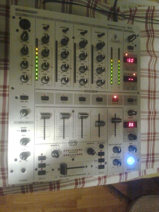 mixer Behringer DJX 700 piese second hand,reloop,omnitronic,cdj,djm