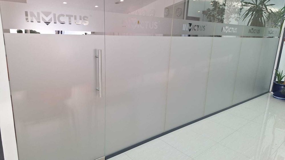 Colantare auto/spații comerciale