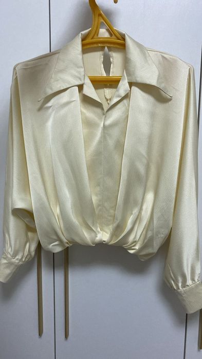 Продам блузку женскую