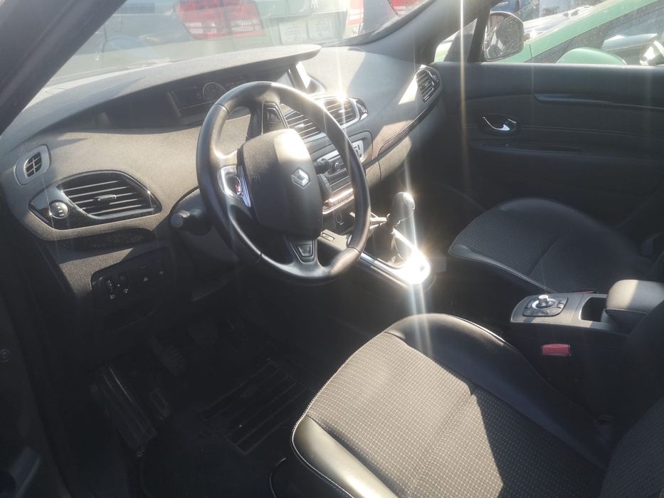 Dezmembrez Renault Scenic 1.5 dci