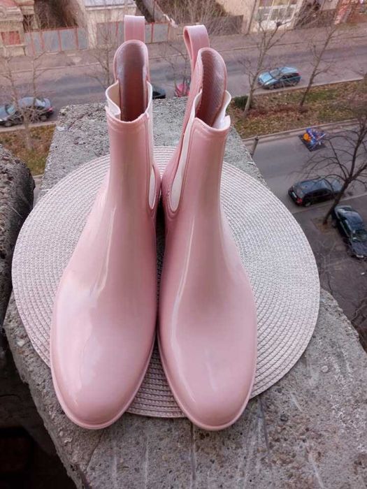 Cizmulite noi cauciuc , mar. 41, (26 cm) made in Italy.