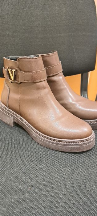 Тъмно кафяви боти!