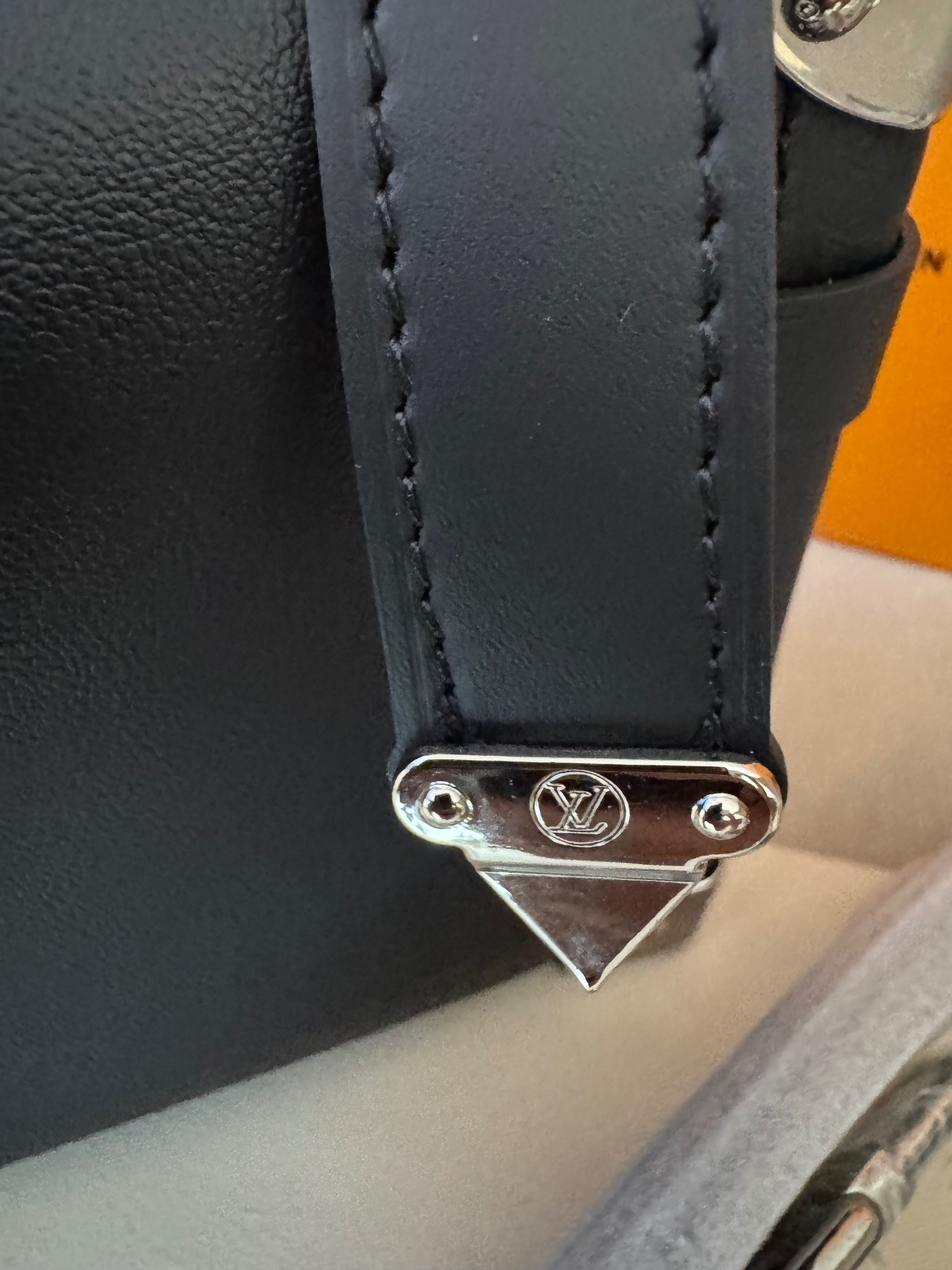 Louis Vuitton -Автентична чисто нова дамска кожена чанта