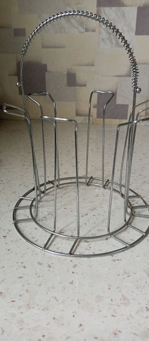 Подставка для кружек и стаканов.