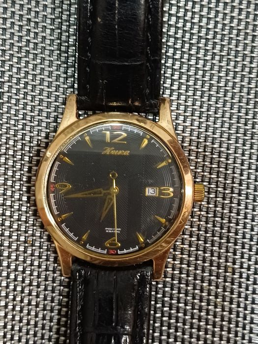 Продам золотые часы.