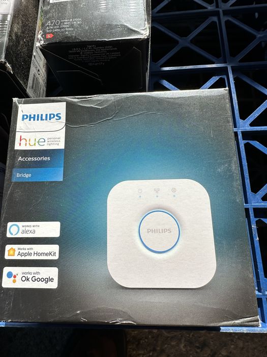 Philips hus white ambiance smart light bulb