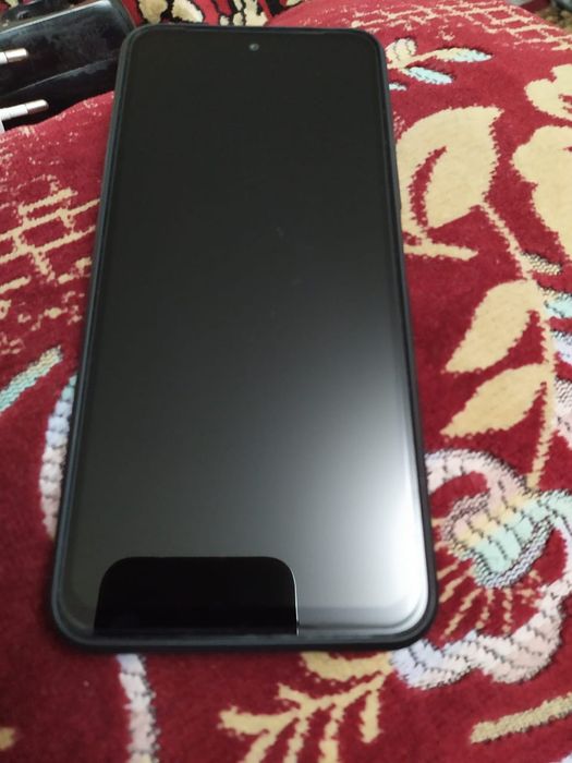 Продам телефон Redmi 12 256 g 4 G