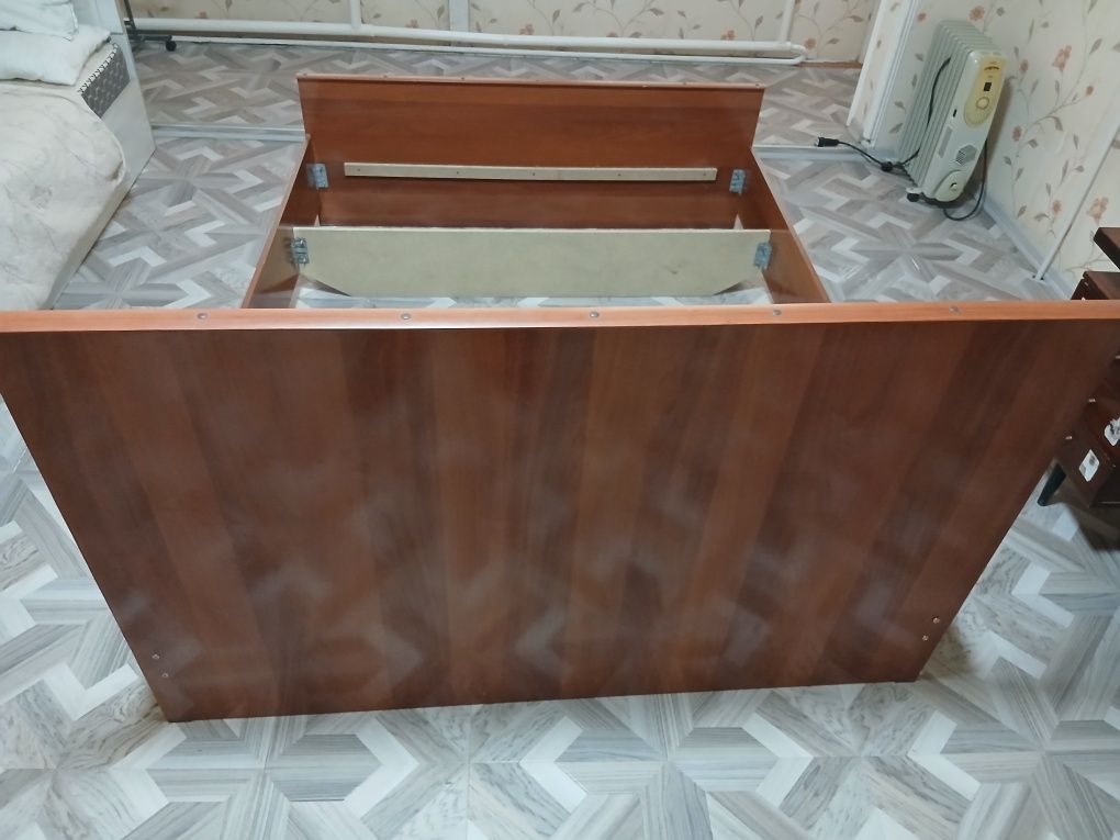 Кровать бу продам