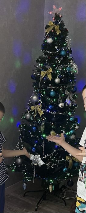 Продам новогоднию елку