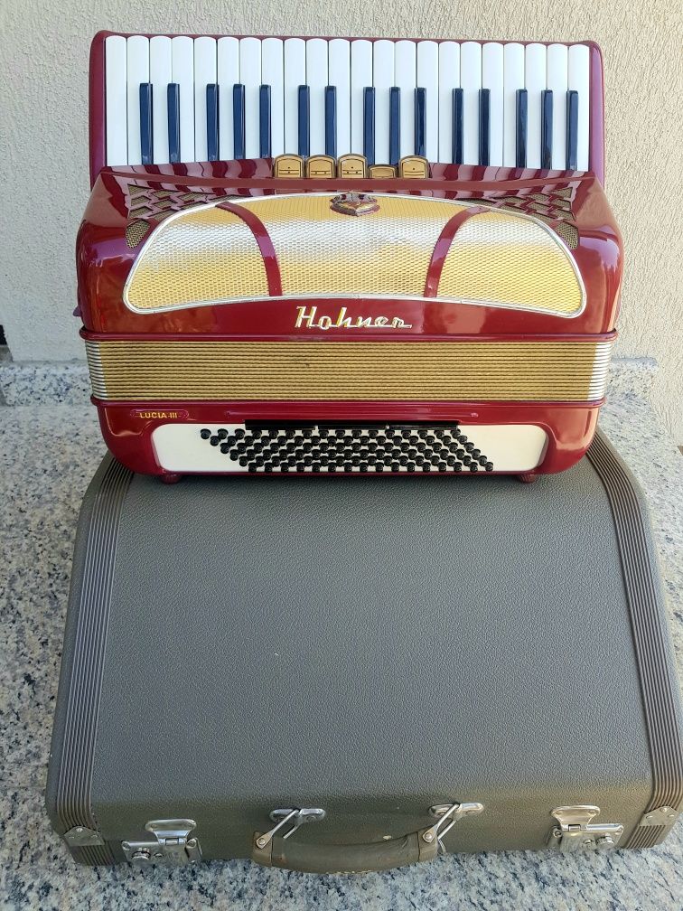 Acordeon Hohner Lucia 3 cu 96 basi