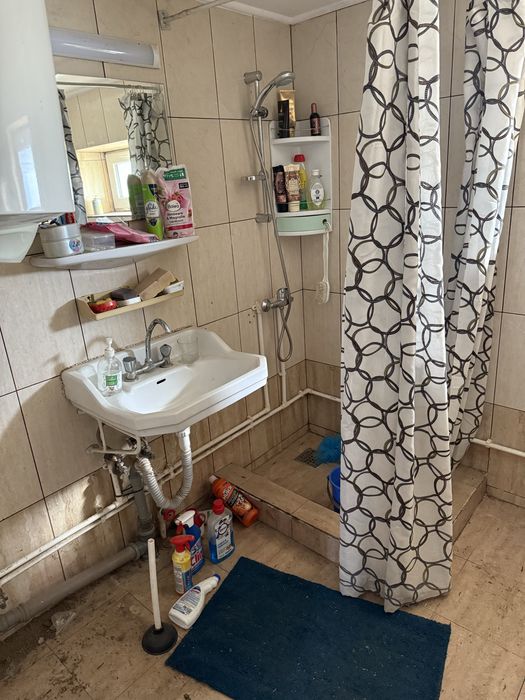 Vand casa cu teren