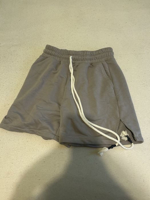 Pantaloni scurti cu siret lung yrw marime s sunt sould out peste tot