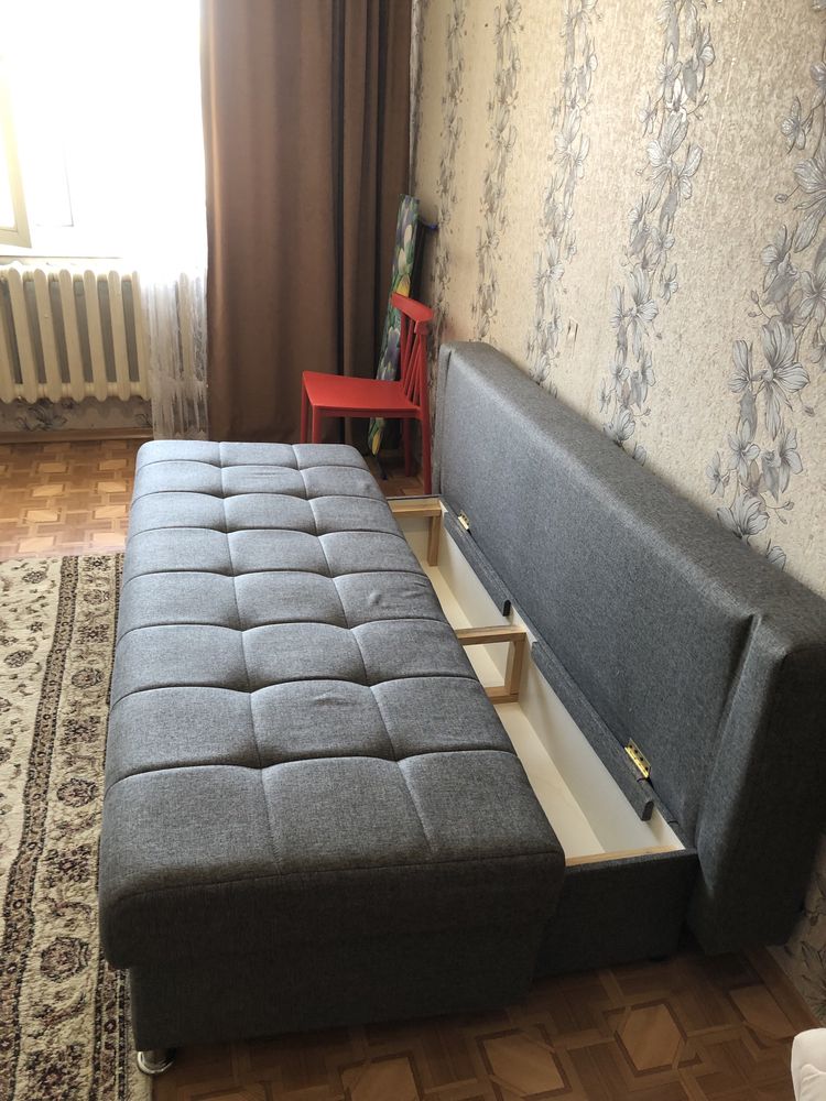 Диван двухспальный