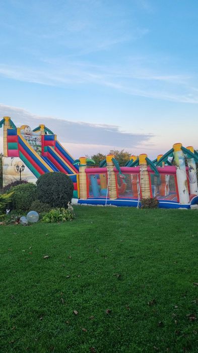 Надуваем батут Атракцион