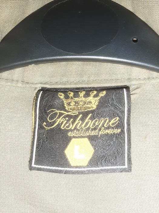 Jacheta cu nasturi și imprimeu Fishbone